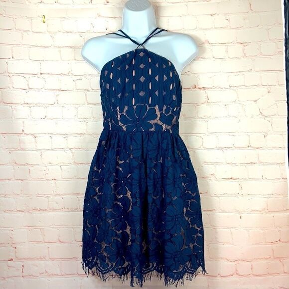 StyleStalker lace sleeveless halter mini dress/ skater dress - Picture 5 of 16